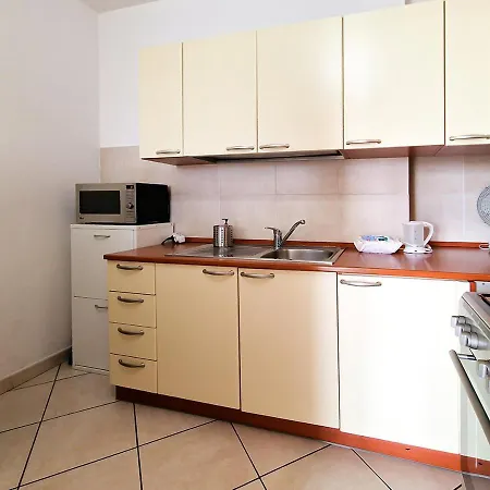 Leberides Apartment *