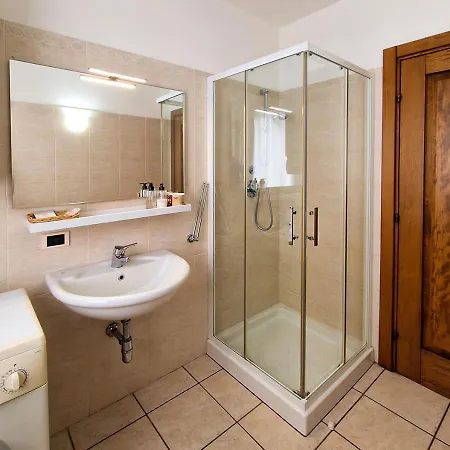 Leberides * לה מדלנה