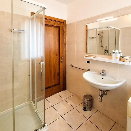 Leberides לה מדלנה